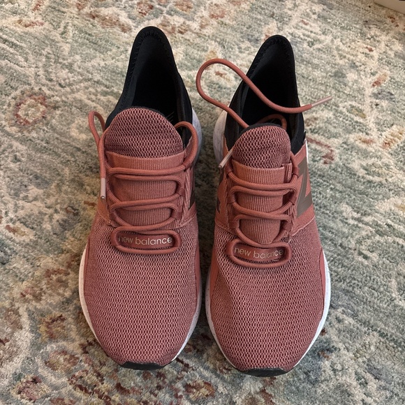 Women’s New Balance Sneaker - Picture 1 of 2